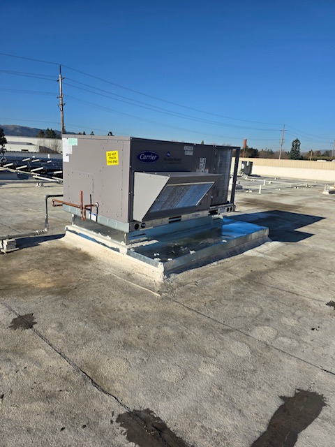 Commercial rooftop AC unit